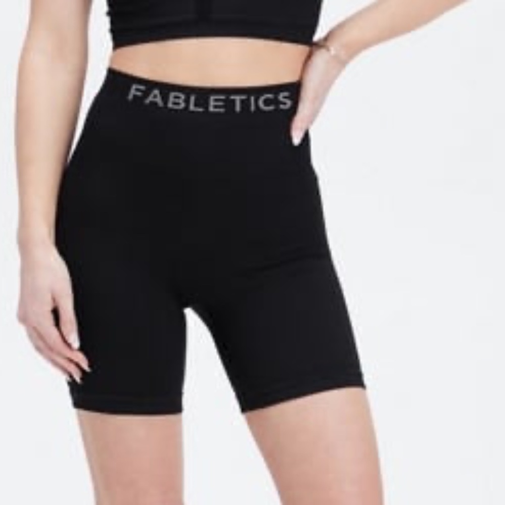 Sync Seamless High-Waisted 6'' Short - Size Small